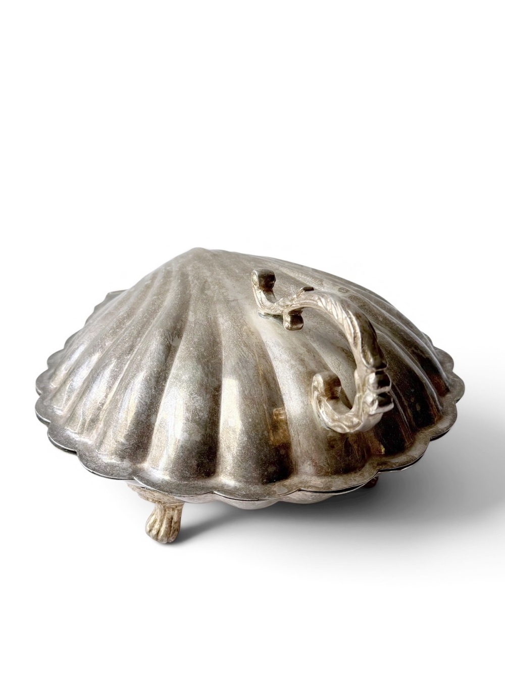 Vintage Silverplate Hinged Scallop Clam Shell Lion Footed Covered Serving Dish 1